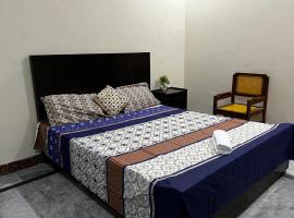 House for Short Term Renting, hotel v destinaci Sargodha
