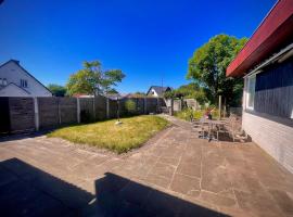 Charming home in the heart of Hou, hotel em Hals