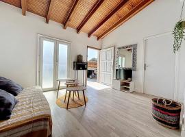 Petite maison familiale - Très proche de la mer - Les Frères de la Loc', hotel v destinaci Pietrosella
