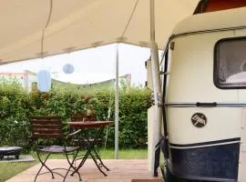 Oma Edda - Glamping in kultigem Wohnwagen auf Camping Seeblick