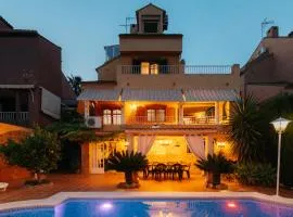 chalet, villa rodeada de naturaleza piscina a doce klm de Valencia y 7 del aeropuerto