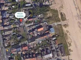 Large villa sleeping 8 under 5 minute walk to beach