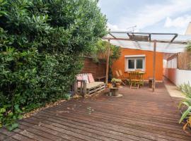 Villa arborée au porte de Paris Montreuil、モントルイユのホテル