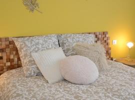 Chambres d'hôtes Les Tisserands, Hotel in Charlieu
