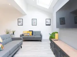 NEW Premium 8-Bedroom House with Luxury Ensuites