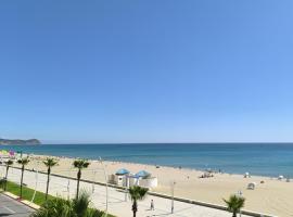 Appartement Spacieux et Accueillant avec Vue Panoramique sur la Mer, hotel di Martil