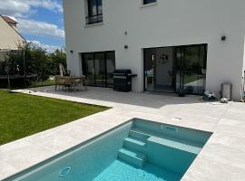 Maison villa St mard Paris, ξενοδοχείο σε Saint-Mard