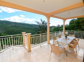 vue sur la montagne, hotelli kohteessa Pointe-Noire