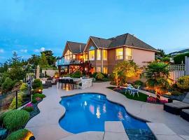 Oceanfront Gated villa, hotel u gradu Nanaimo