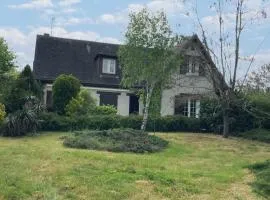 Maison dans un grand parc