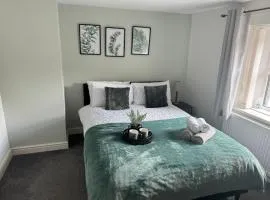 Woodman House- 7 Bedrooms - Sleeps 14
