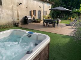 Logis Groly gîte avec spa en campagne proche Montauban, hotel in Genébrières