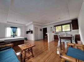 Soul Shine Beach House, hotel di Bacungan