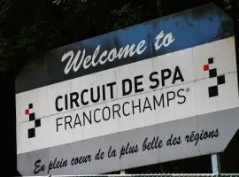 Vintage racing Apartment 2 bedrooms 300m from the track
