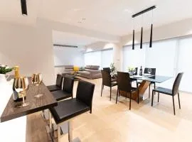 Deluxe Downtown with spacious balcony