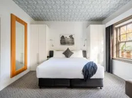 Peppers Gallery Hotel