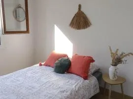 Private Room in Cozy Homestay - Line 14, Direct Access to Paris - Airport Orly