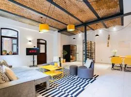 Design Loft - SAUNA - ZENTRAL - PARKPLATZ - WIFI - KAFFEE - NETFLIX