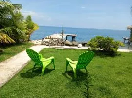 B&B chez Maeva, bord de mer privé