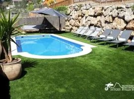 Villa Serranita - Stylish Holiday Home with Views and Air Conditioning 15 mins to Sitges