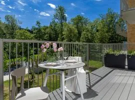 cohost I New Apt w-Balcony I Air Condition I Free Parking & Netflix I By Botanical Park