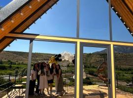 Triangle House, hotel a Rrind