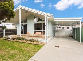 Cozy Beach Bungalow in Cowes, bungalow in Cowes