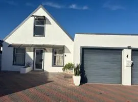 5 bedroom home in Langebaan, located close to Club Mykonos and Laguna Mall