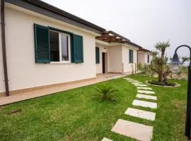 Villa Luna -Parking-Garden -View - WiFi- Beach