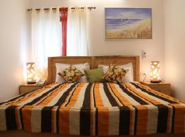 Villa Baywalk Goa, Bed & Breakfast in Morjim