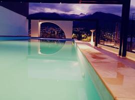 Suite de Lujo Piscina Hidromasaje, hotel v destinaci Quito