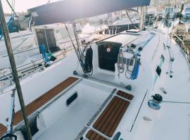 Barco &agrave; Vela em Peniche - West Sailing, b&aacute;tagisting &iacute; Peniche