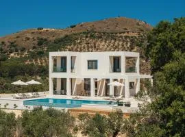 Euphoria Hill Villa, By TK Property Management