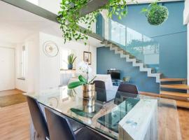 Domus: modern Loft in the center of Parma, villa in Parma