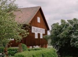 Träslottets härbre, hotel v destinaci Arbrå