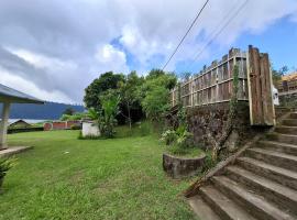 3 Bedroom Lake House, ξενοδοχείο σε Bedugul