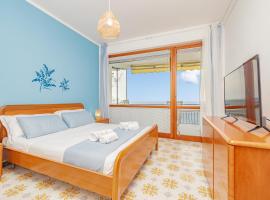 Mimosa Blu con vista mare terrazza - Wi Fi - AC - Parcheggio โรงแรมในแชร์โว