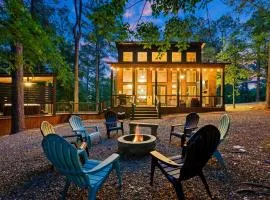 Luxury Cabin in the Woods with Hot Tub and Yard Games!