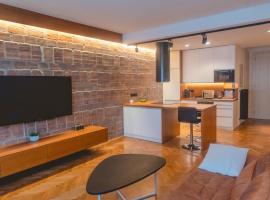 Luxury CITY CENTER APT w AC & Balcony