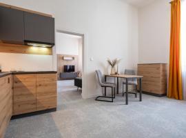 ALURE RESIDENCES 10 - 24h self check-in & private parking next to the apartment building included, CITY CENTER right on SNP Square in a quiet passage, new building, best deal in town, hôtel à Banská Bystrica