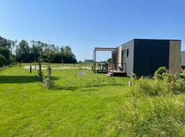 Modern house with a beautiful view of Friesland, chata v destinaci Menaldum