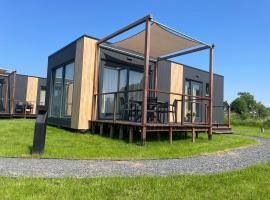 Cottage in Menaam near Frisian Landscape, chalet de monta&ntilde;a en Menaldum