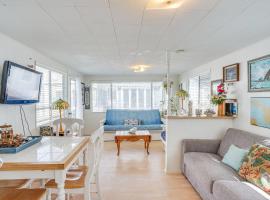 Quaint Avalon Cottage Less Than Half-Mi to Beaches!, hôtel pas cher à Avalon