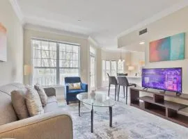 Modern Apt with Private Garage