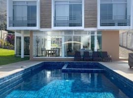 Casa Tres Ventanas de Azpitia, hotel in Santa Cruz de Flores