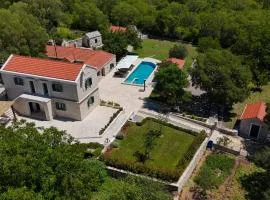 Villa IDOL