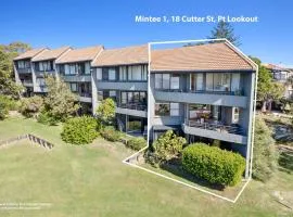 Mintee 1 by Discover Stradbroke