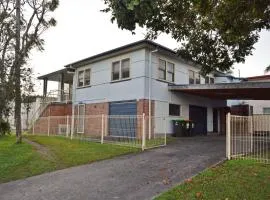 Beach House 24 Gregory Street - Bring your own linen