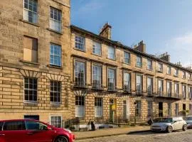 Light and Spacious 2 Bedroom Flat in Heart of Edinburgh