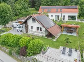 Lake View Holiday Home - Happy Rentals